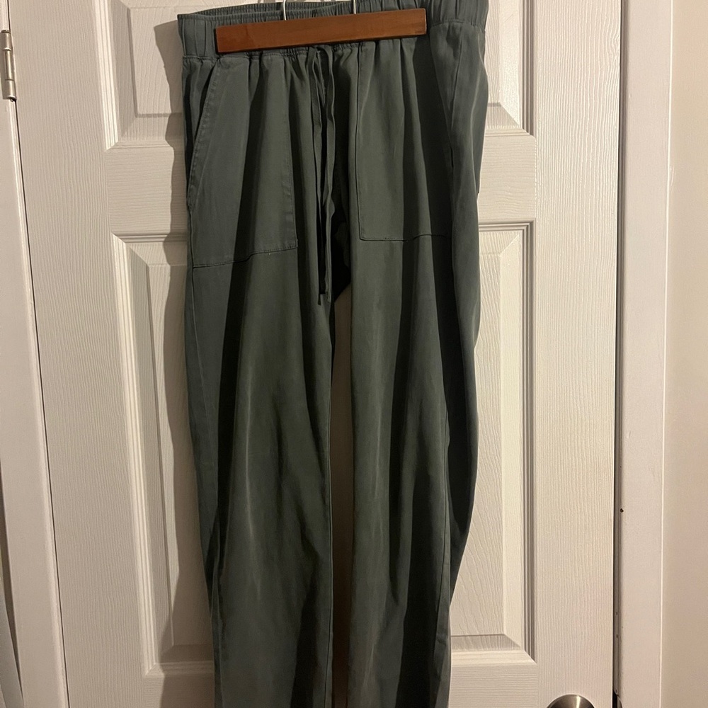 Women’s Green Casual Pants